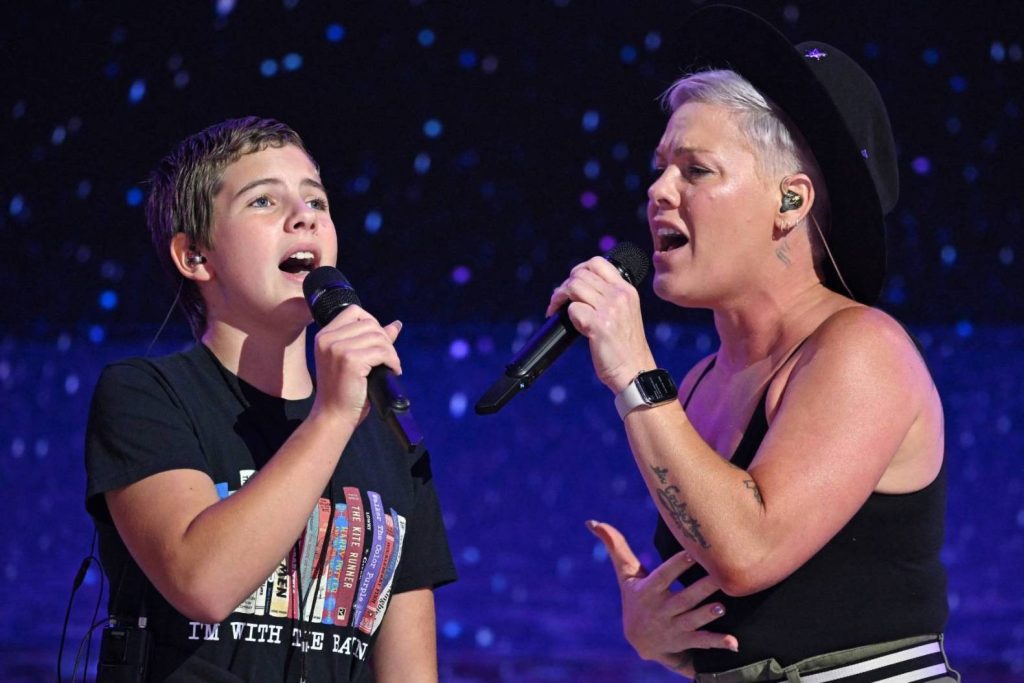 Pink and Daughter Willow Sage Deliver Heartfelt Performance of ‘What About Us’ at DNC 2 Pink and Daughter Willow Sage Deliver Heartfelt Performance of ‘What About Us’ at DNC