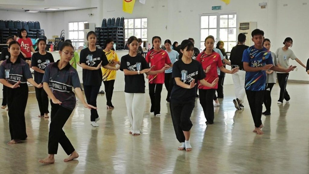 40 Students Embrace Sarawak’s Traditional Ethnic Dances at ‘Jom Menari Workshop’ 2 40 Students Embrace Sarawak’s Traditional Ethnic Dances at ‘Jom Menari Workshop’