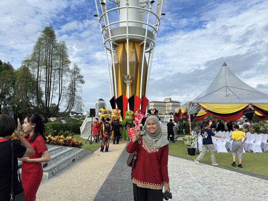 Celebrating Unity in Diversity: ‘Ibu Pertiwi’ Flag Raising Ceremony Unites Sarawak Communities 2 Celebrating Unity in Diversity ‘Ibu Pertiwi’ Flag Raising Ceremony Unites Sarawak Communities