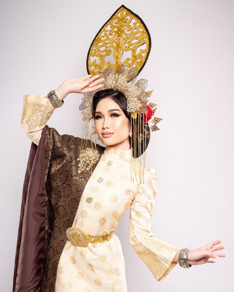 Lee Min Qi at Miss Globe 2024 Semi-Finals with ‘Sembah Tamu’ Costume! 2 Lee Min Qi at Miss Globe 2024 Semi-Finals with ‘Sembah Tamu’ Costume!