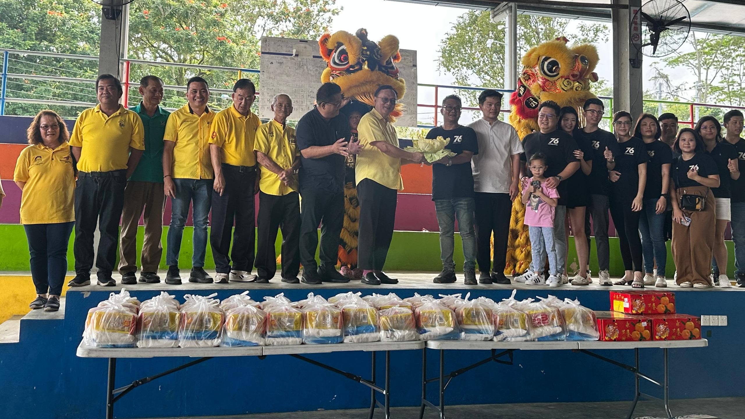 Heartwarming Chinese New Year Giveaway by JL Group at Kota Padawan