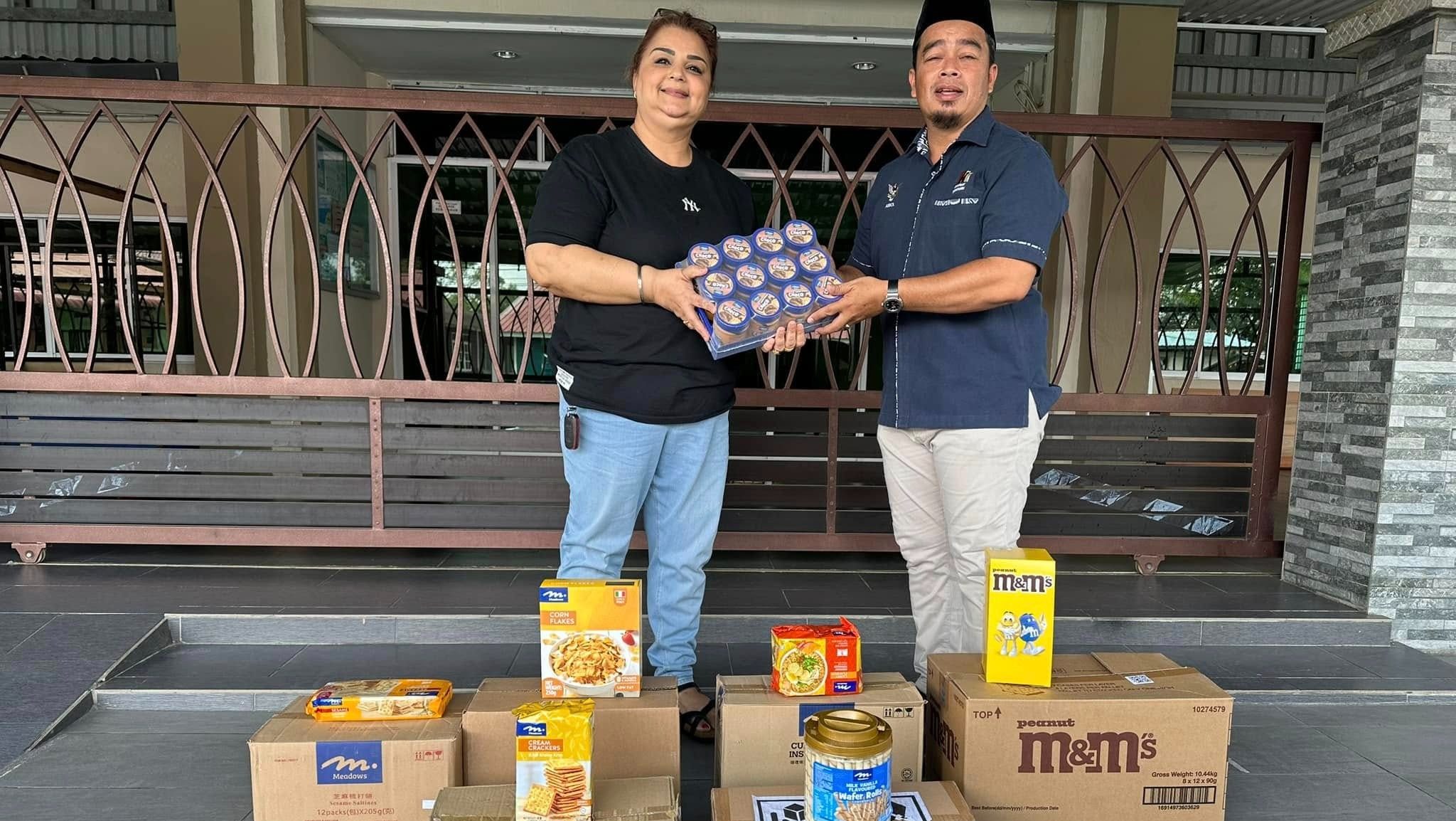 Helping the Hardcore Poor Manjeet Sidhu Visits Kampung Tabuan Melayu