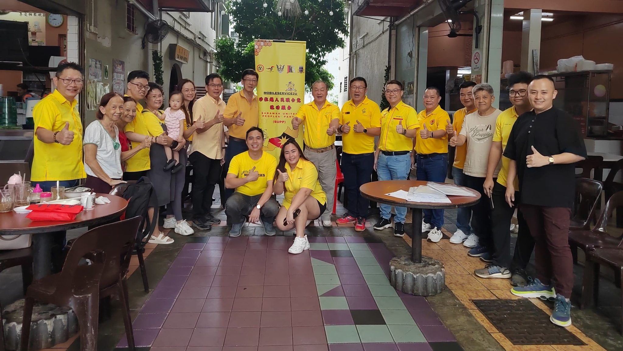Mobile Service 2U Brings Assistance to Padungan Residents