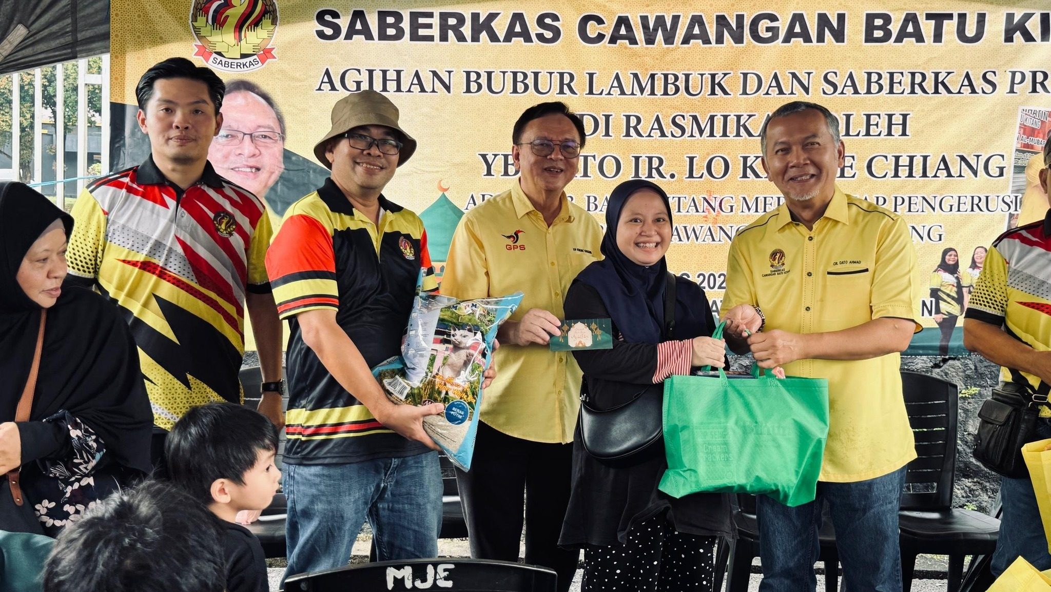SABERKAS Batu Kitang Spreads Ramadan Joy with Festive Aid & Bubur Lambuk!