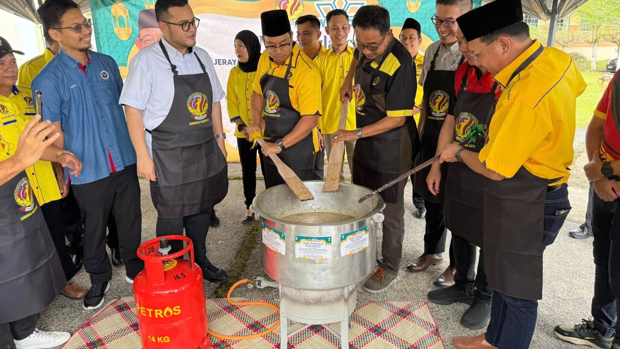 SABERKAS Spreads Ramadan Joy with Bubur Lambuk Roadshow in Sarawak