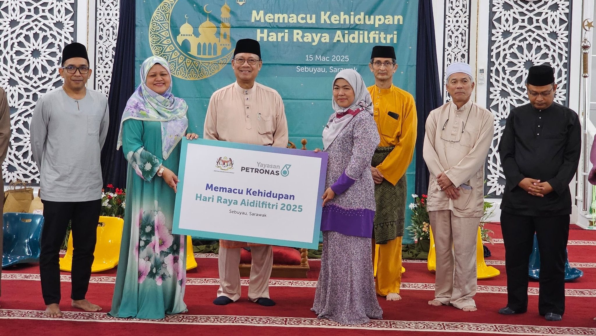 Sebuyau ADUN Brings Aid and Comfort to Underprivileged at Iftar Event