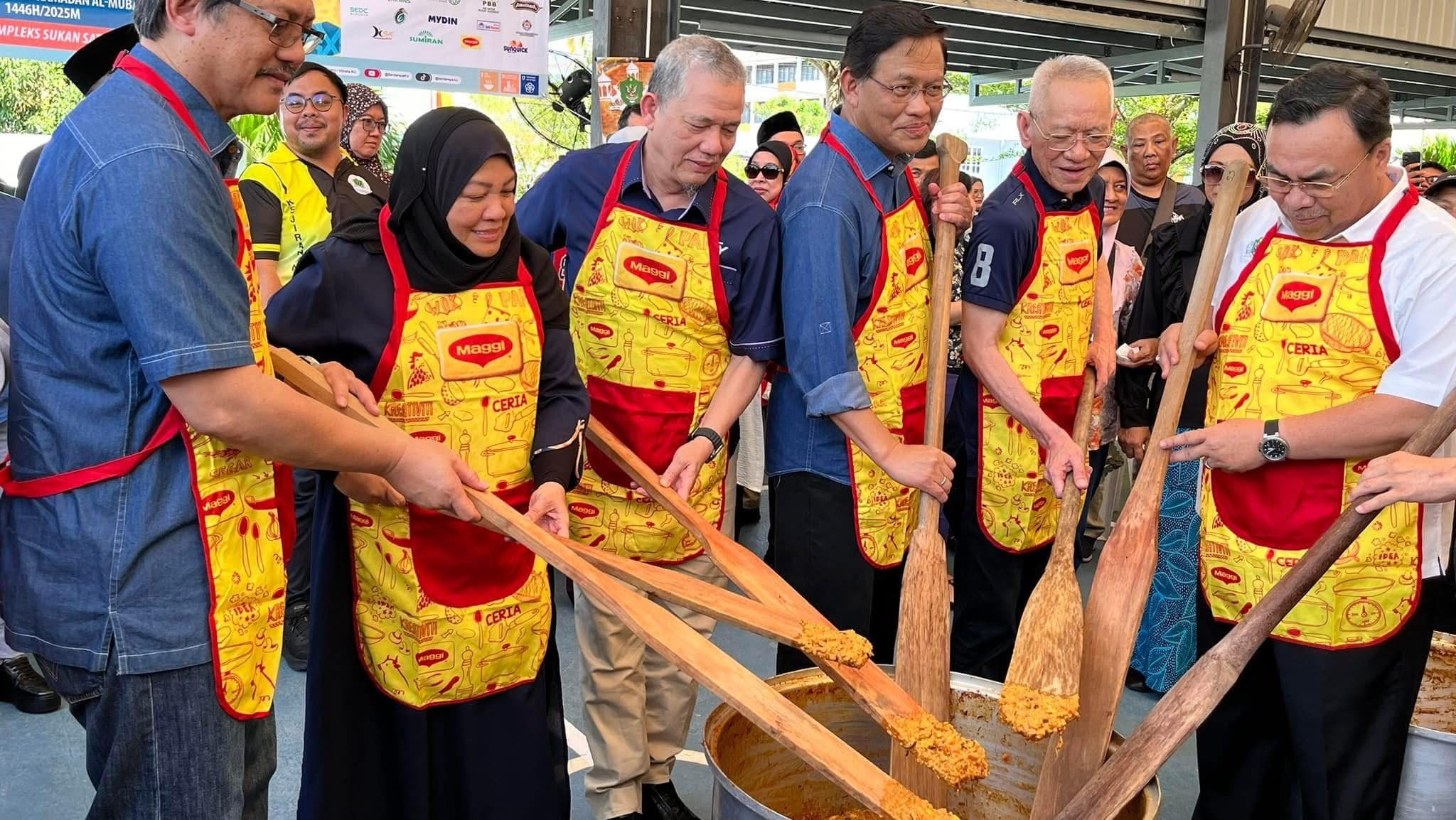 The Bubur Lambuk Distribution Ceremony By DBKU