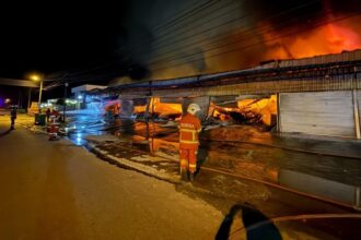 Fire Destroys Vehicle Spare Parts Shop in Miri Early Morning Blaze