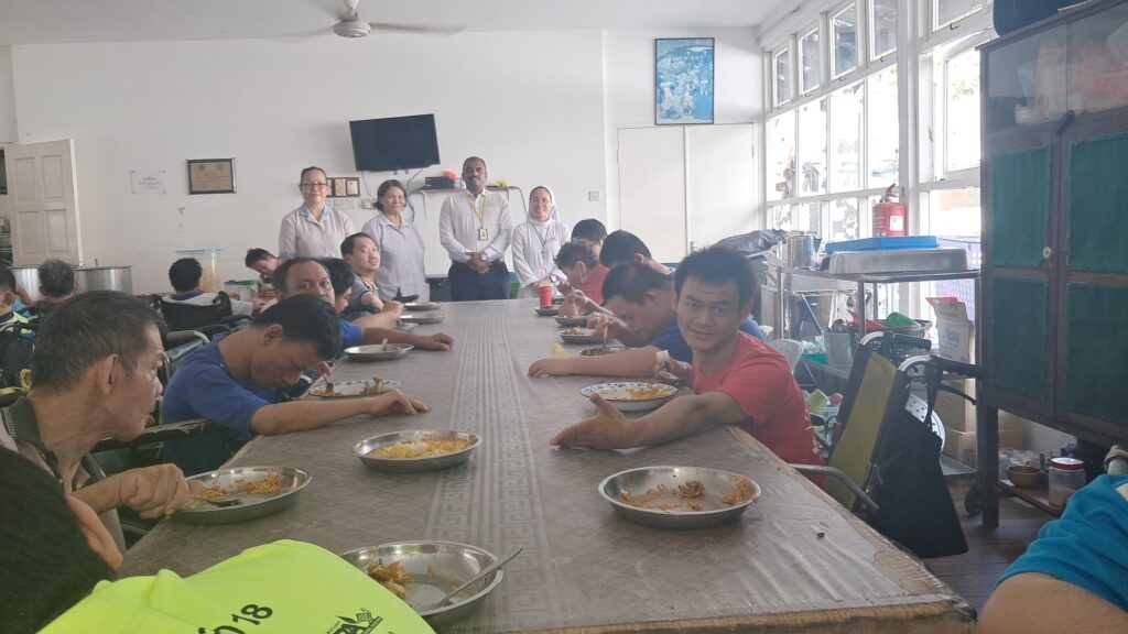 Hindu Police Officers Serve Warm Meals at Cheshire Home Kuching 2 Hindu Police Officers Serve Warm Meals at Cheshire Home Kuching