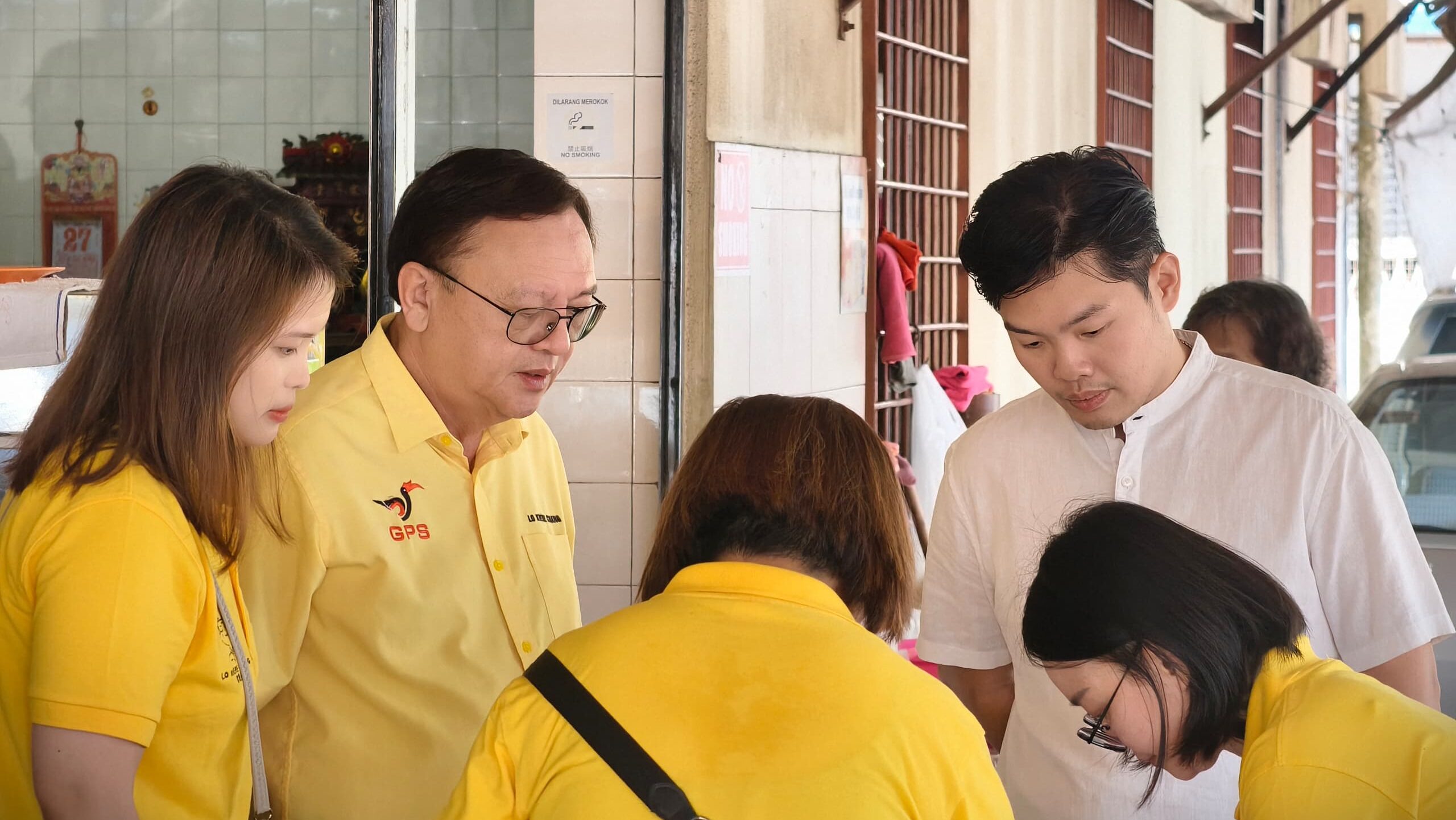 SUPP Batu Kitang Brings Mobile Govt Services to 10th Mile Kota Padawan!