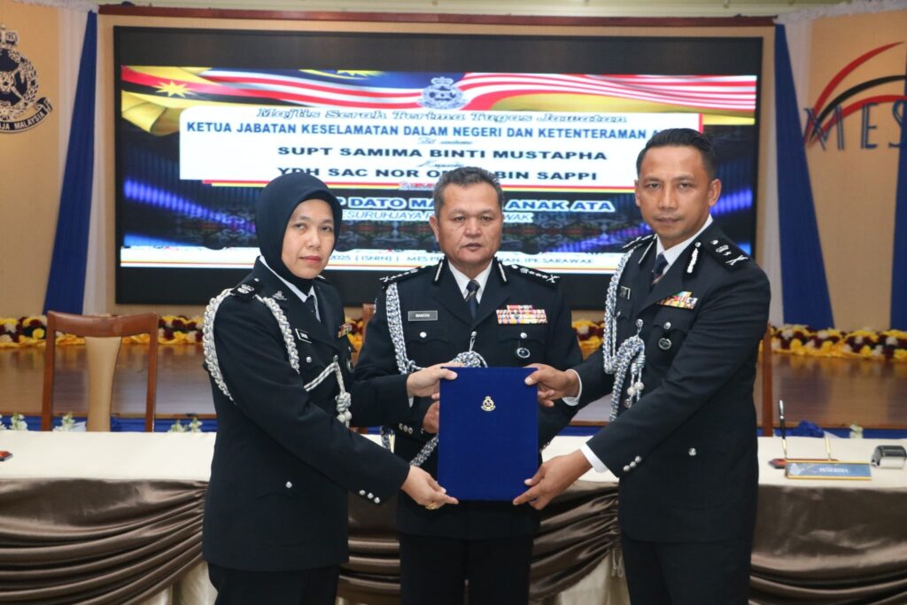 New Sarawak Police Leaders Take Charge in Ceremony Full of Respect 2 New Sarawak Police Leaders Take Charge in Ceremony Full of Respect