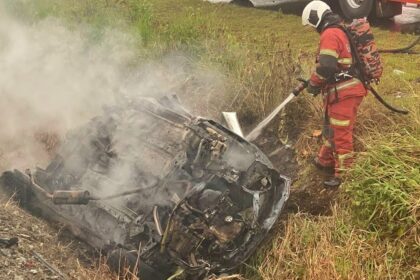 Perodua Viva Bursts Into Flames in Sri Aman, Driver Escapes Alive