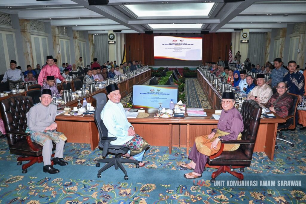 Prime Minister Leads Special Sarawak Development Meeting for 2025 2 Prime Minister Leads Special Sarawak Development Meeting for 2025