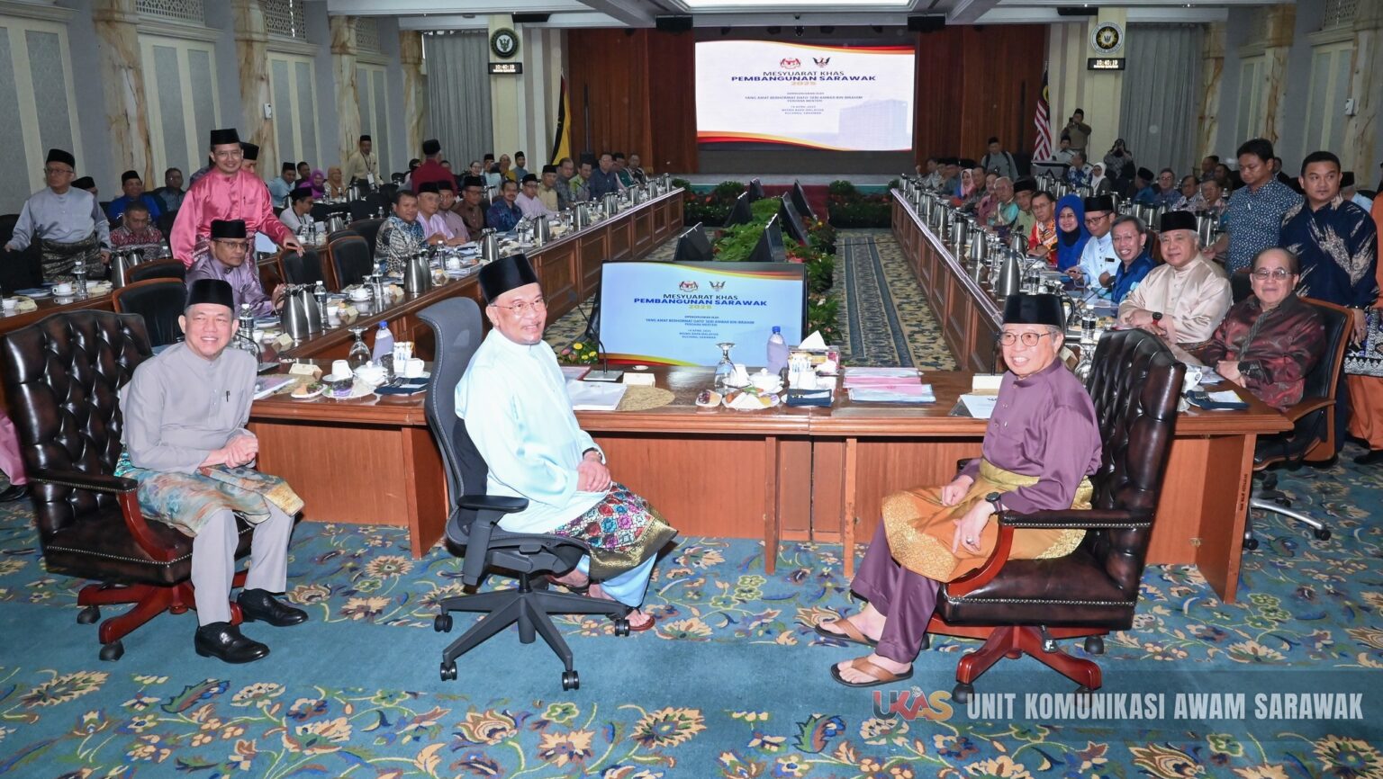 Prime Minister Leads Special Sarawak Development Meeting for 2025