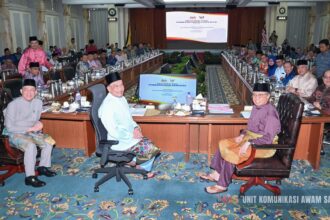 Prime Minister Leads Special Sarawak Development Meeting for 2025