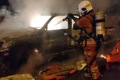4WD Car Catches Fire Near 101 Kuching, No Injuries Reported