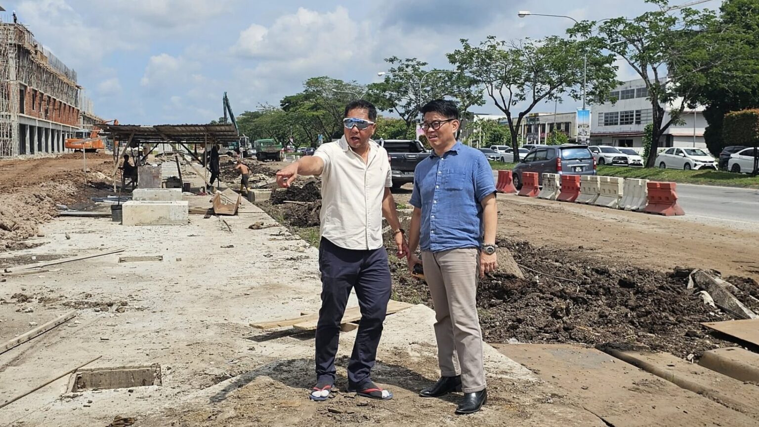 Batu Kawa Drainage Upgrade Councilor & Pemanca Joins Site Inspection