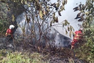 Car Catches Fire in Sibu, Two Escape Without Injuries
