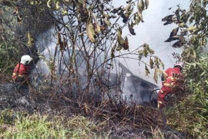 Car Catches Fire in Sibu, Two Escape Without Injuries