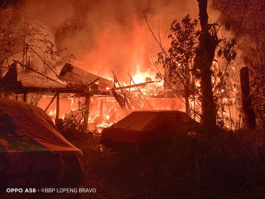 Early Morning Fire Destroys House in Kampung Haji Wahed, Miri 2 Early Morning Fire Destroys House in Kampung Haji Wahed, Miri