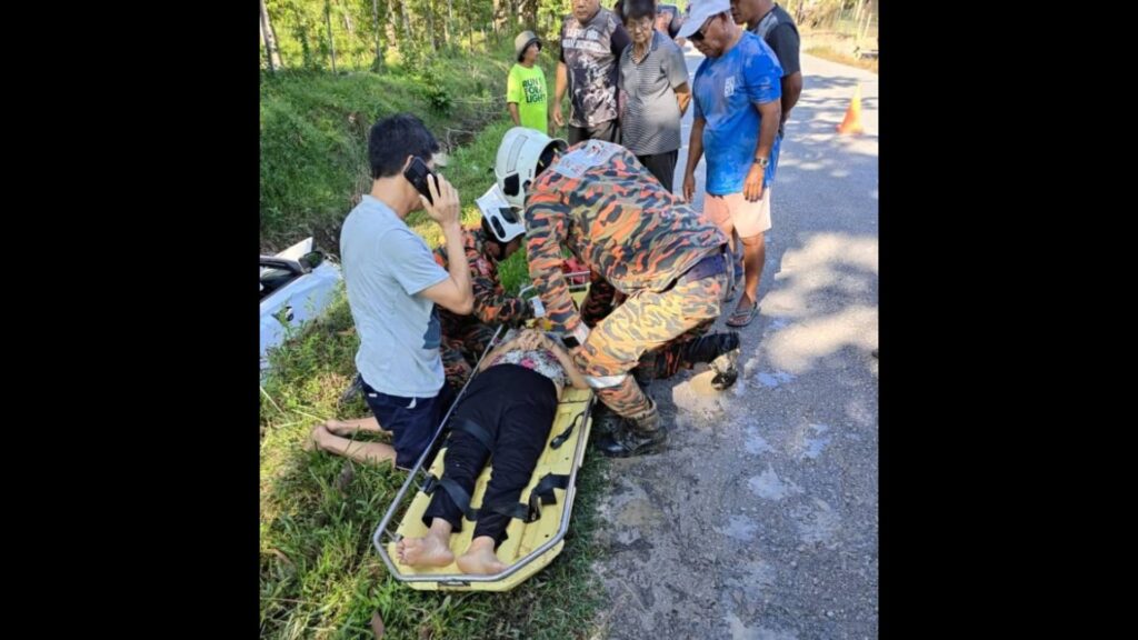 Elderly Woman Injured, Man Survives Accident on Jalan Lukut Penyulau 2 Elderly Woman Injured, Man Survives Accident on Jalan Lukut Penyulau