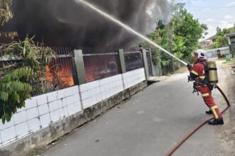 Fire Destroys Two Semi-D Houses in Sibu, Fireworks Found Inside