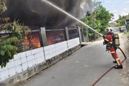 Fire Destroys Two Semi-D Houses in Sibu, Fireworks Found Inside