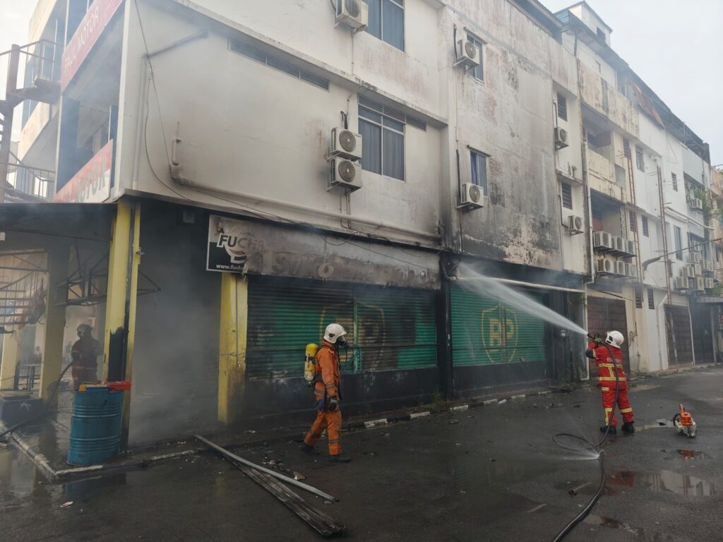 Fire Guts 70% of Miri Motorcycle Workshop on Jalan Duranta 2 Fire Guts 70% of Miri Motorcycle Workshop on Jalan Duranta