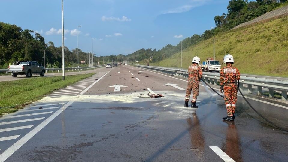 Firefighters Clear Oil Spill After Car Crash on Pan Borneo Road