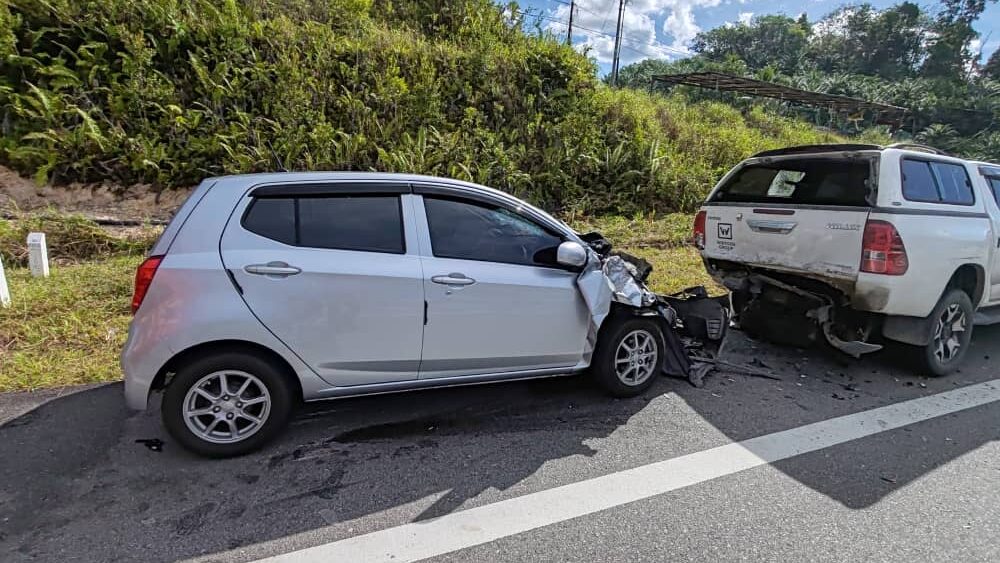 Five Injured in Three-Vehicle Crash Along Jalan Serudit, Betong