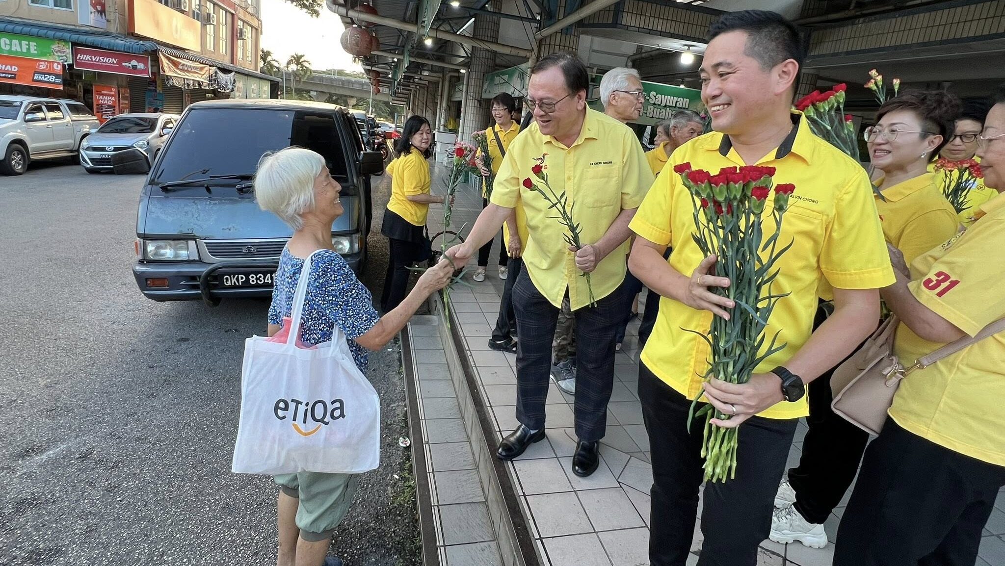 Heartwarming Mother’s Day Celebration at 3rd Mile Market