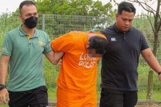 Kelantan Teacher Stabs Own Son with Vegetable Knife