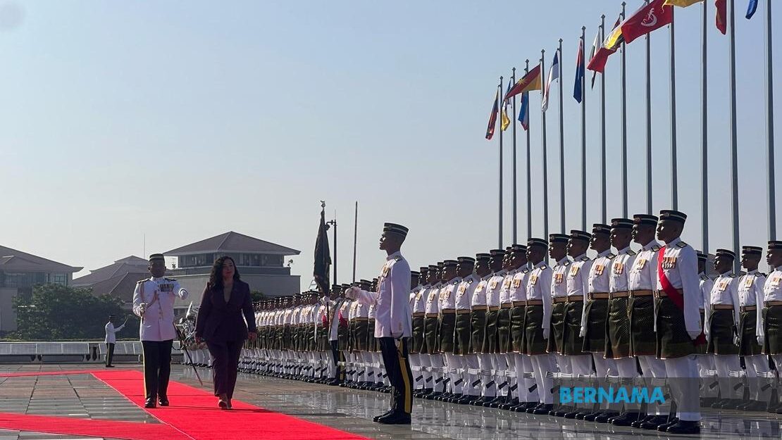 Kosovo President Osmani Gets Warm Welcome at Perdana Putra