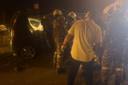 Man Injured After Crashing Into Guardrail on Sarawak River Bridge