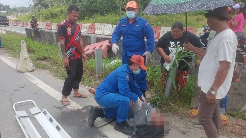 Man Semi-Conscious in Sarikei Solo Crash on Jalan Simpang Bayong