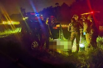 Man Thrown Out in Early Morning Crash on Jalan Diplomatik