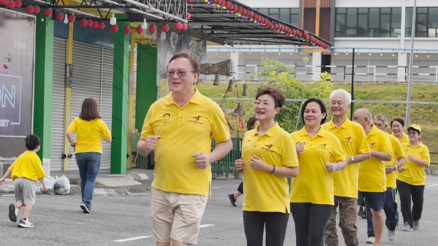 Mother’s Day Slow jog with YB Lo Brings Warmth and Smiles