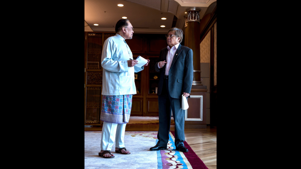 PM Anwar, Sarawak Premier Agree to Resolve PETRONAS-PETROS Dispute via Talks 2 PM Anwar, Sarawak Premier Agree to Resolve PETRONAS-PETROS Dispute via Talks