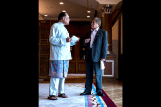 PM Anwar, Sarawak Premier Agree to Resolve PETRONAS-PETROS Dispute via Talks