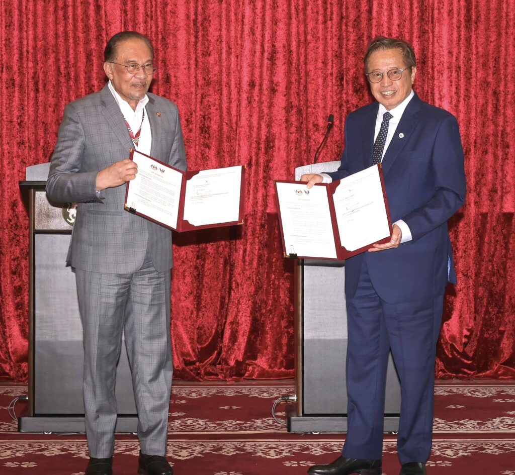 PM, Sarawak Premier Seal Historic Petronas-Petros Gas Agreement 2 PM, Sarawak Premier Seal Historic Petronas-Petros Gas Agreement