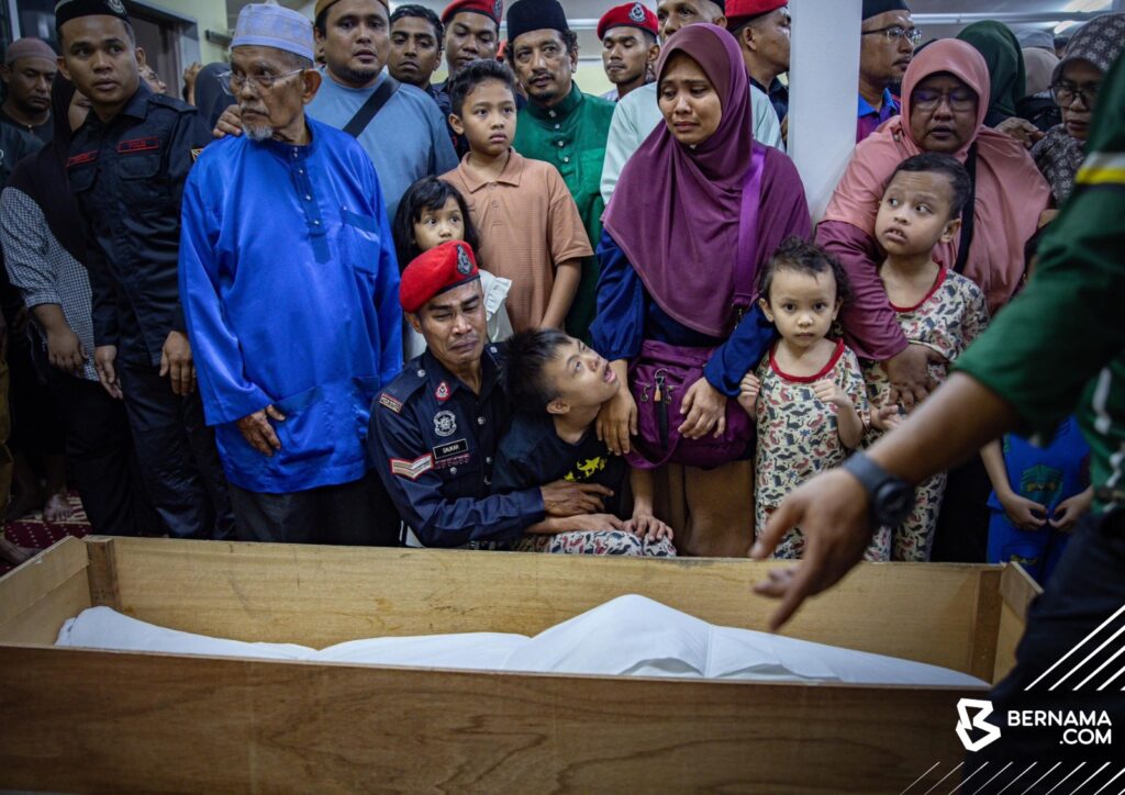 “Papa Is Gone Forever” – Special Child Grieves FRU Dad’s Death 2 “Papa Is Gone Forever” – Special Child Grieves FRU Dad’s Death