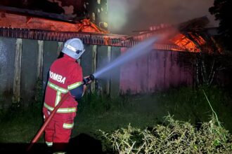 Quick Action Saves Sibu Furniture Warehouse From Major Fire