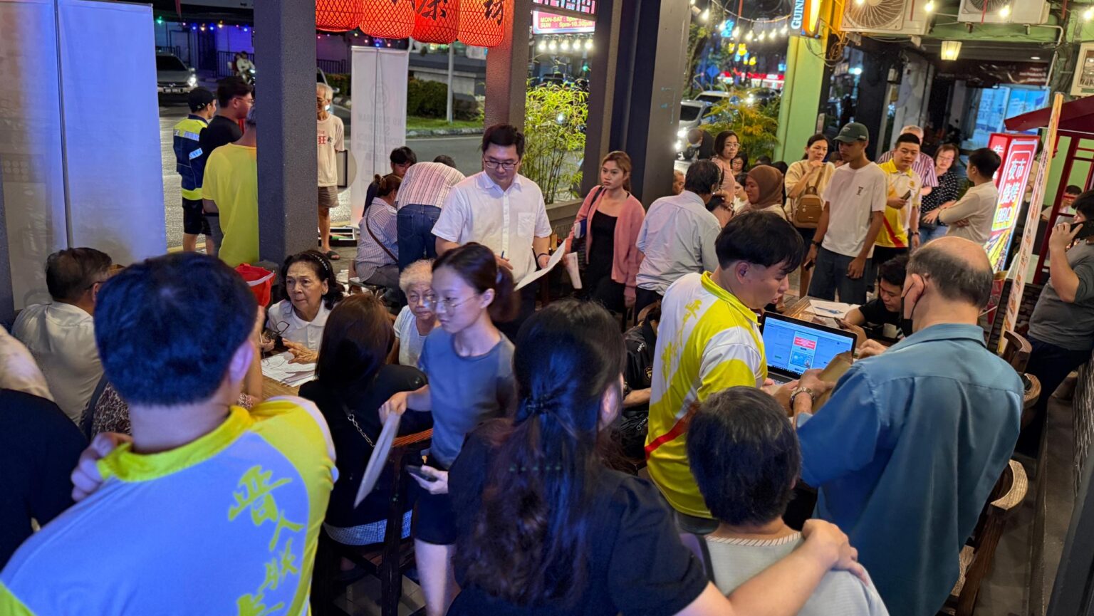 SUPP Kuching’s Night Counter in Padungan Was a Big Success