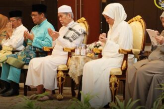 Sarawak Governor Flags Off 142 Haj Pilgrims in Heartfelt Ceremony