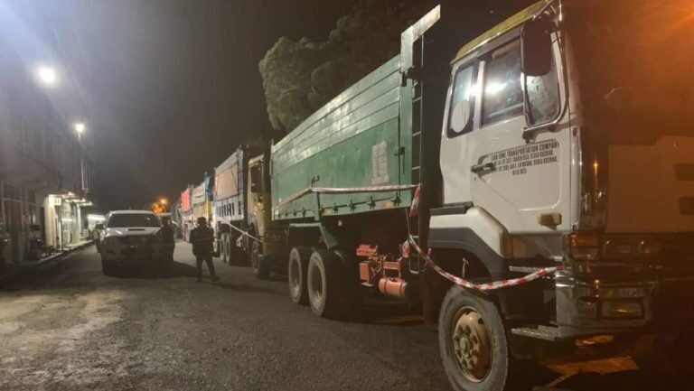 Timber Smuggling Foiled in Bintulu, Five Men Arrested by JHS