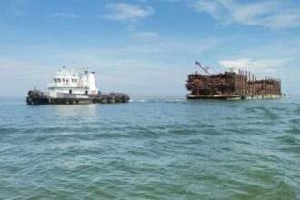 Tugboat Caught Near Kemena River for License Breach