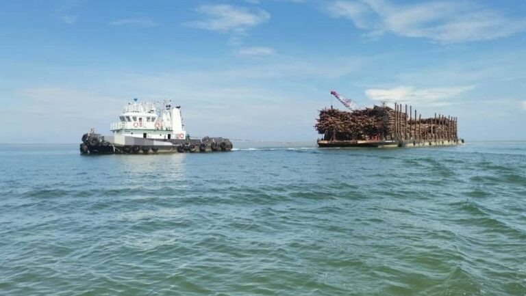 Tugboat Caught Near Kemena River for License Breach