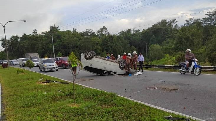 Woman Injured in Early Morning Alza Crash in Sibu