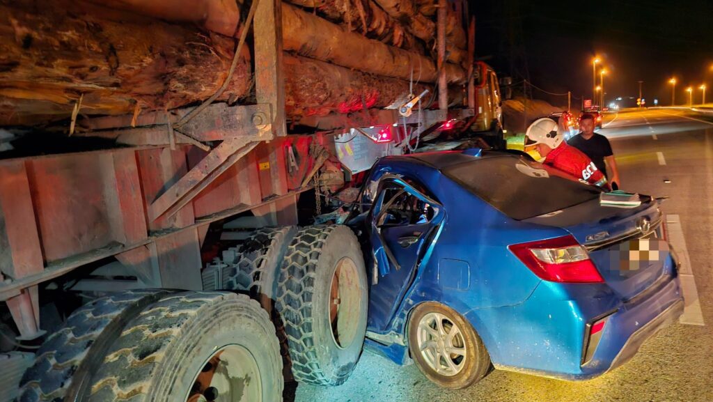 Woman Survives Horrific Crash with Logging Lorry on Selangau-Sibu Road 2 Woman Survives Horrific Crash with Logging Lorry on Selangau-Sibu Road