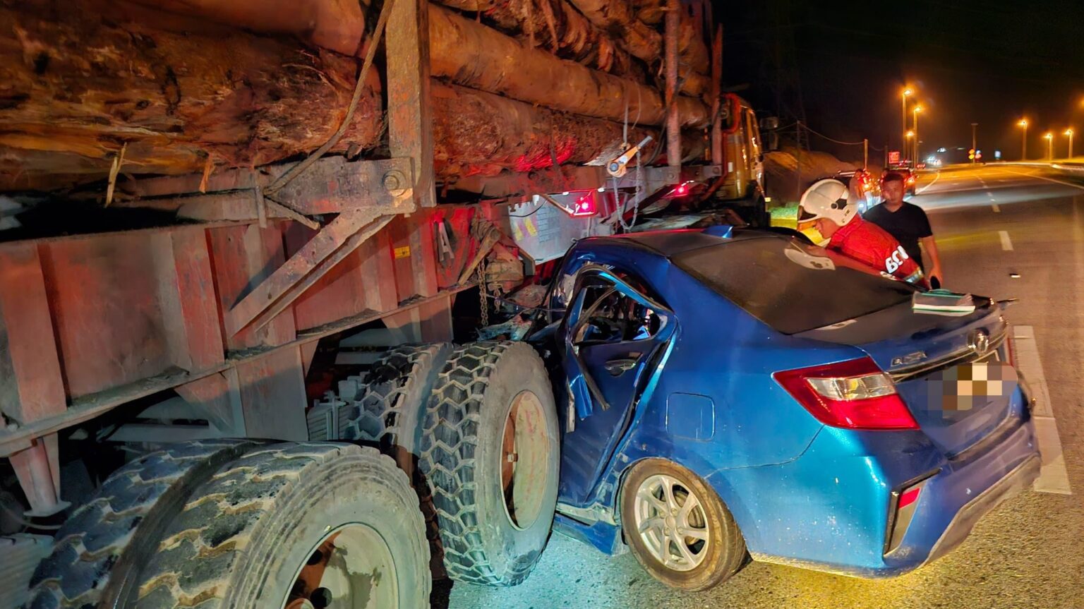 Woman Survives Horrific Crash with Logging Lorry on Selangau-Sibu Road